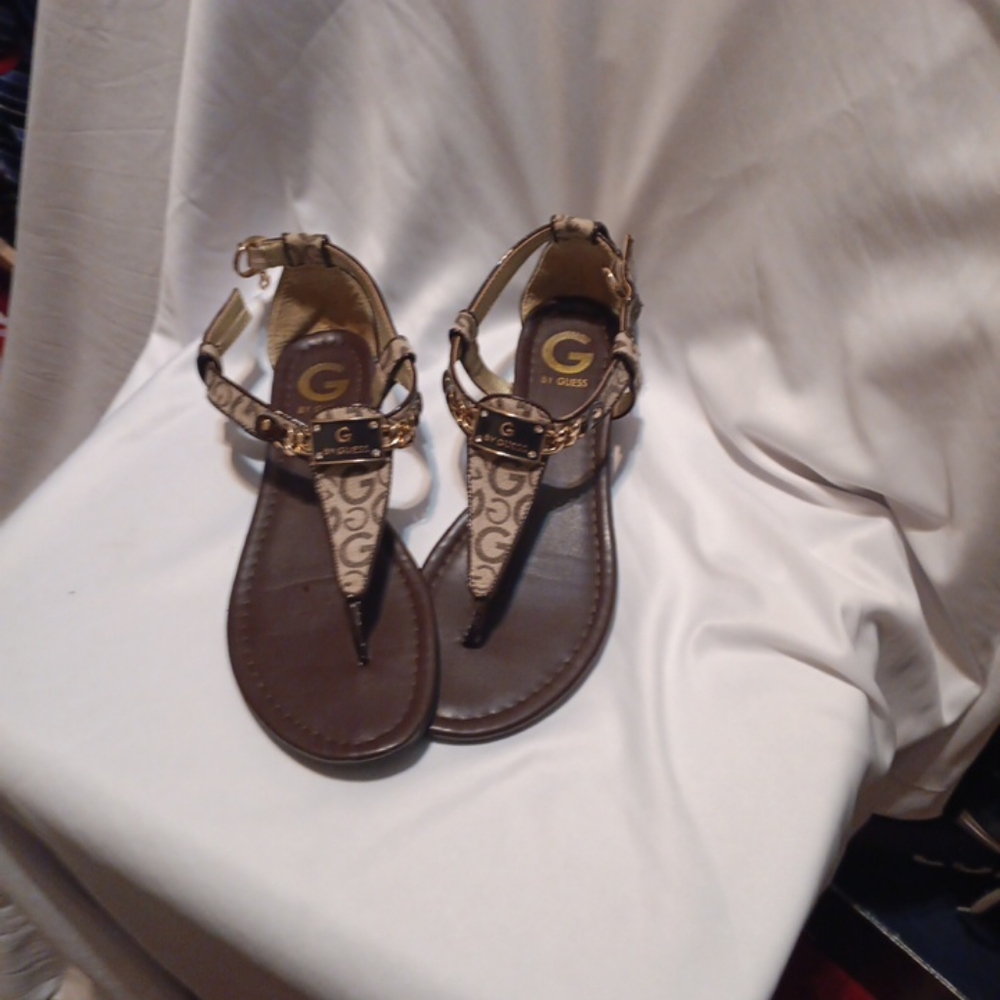 Guess Size 7.5 Thong Sandals